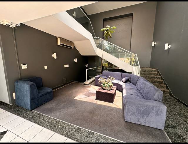 1,165M² BUILDING FOR SALE IN PARKTOWN